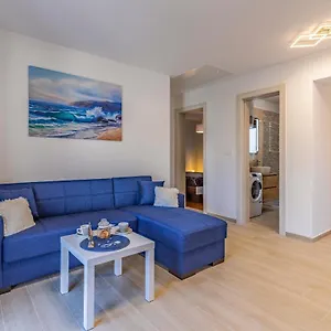 Apartment Blue, Pula