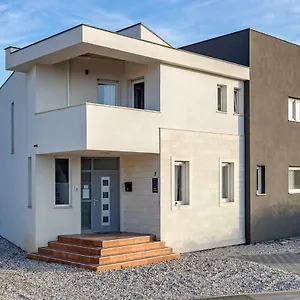 Peti Apartman